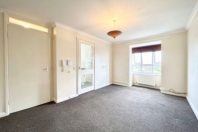 Flat to rent in Lynton Court, Hartlepool