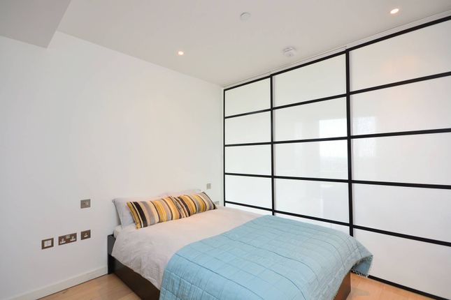 Thumbnail Studio to rent in Walworth Road, Elephant And Castle, London