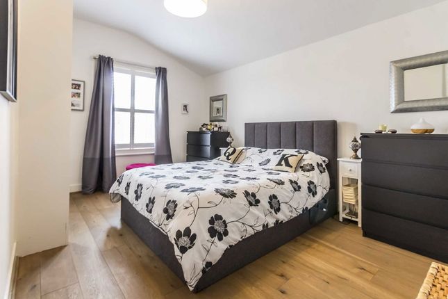 First Floor Flat, 25, Maldon Road, London photo 4
