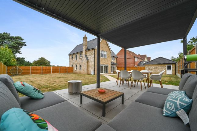 5, Blenheim Walk, Lawford photo 3