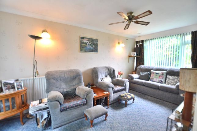 7, Carlton Crescent, Fleet photo 2