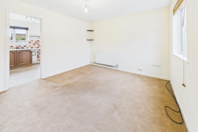 31, Castlehaven Close, Chippenham photo 4