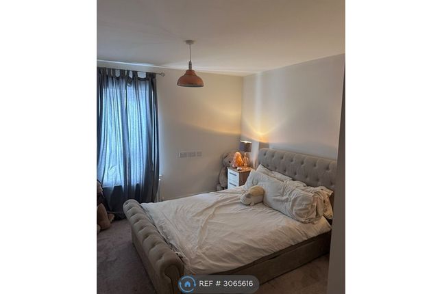 Flat   Hagden Lane, Lucas Court, Watford photo 2