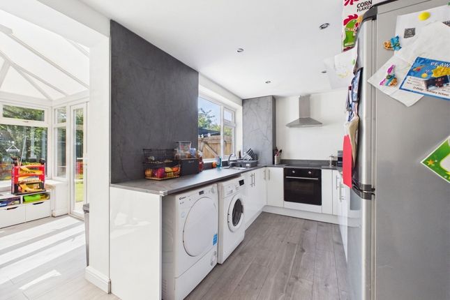 24 Hertford Drive, Manchester photo 4