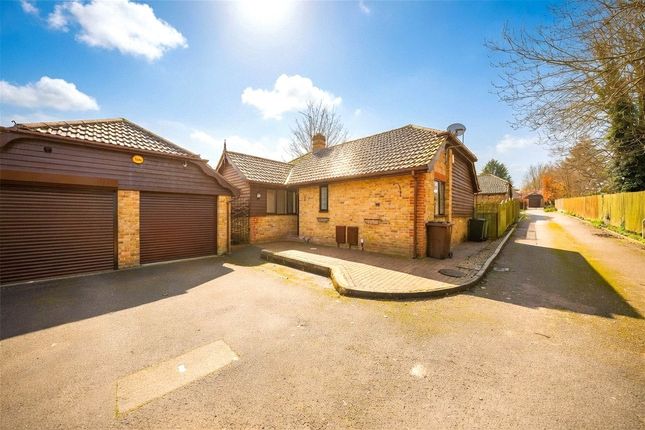 2 bed property for rent in Crompton Gardens, Maidstone ME15