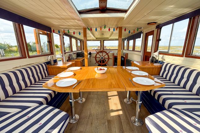 Houseboat Emilia, Woodrolfe Road, Maldon photo 3