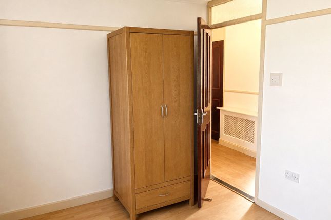 86, Courtland Grove, London photo 5