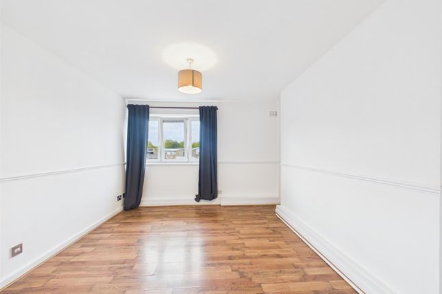 32 Ranwell Close, Beale Road, London photo 2