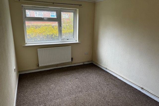 Flat to rent in Withywood Drive, Telford, Shropshire