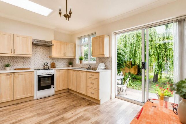 155 Long Lane, London photo 3