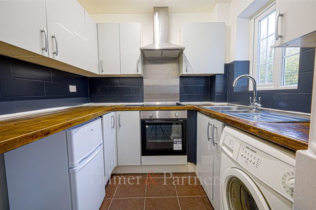 Rookwood Close, Essex photo 3