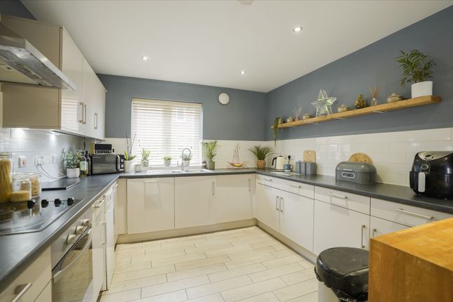 27 Anvil Way, Newmarket photo 4