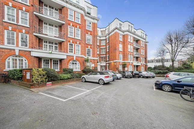 Flat for sale in Grove End Road, London