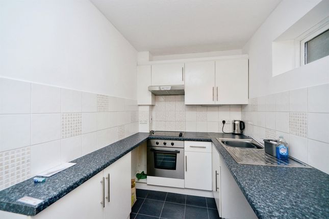 Flat for sale in Cavell Avenue, Peacehaven