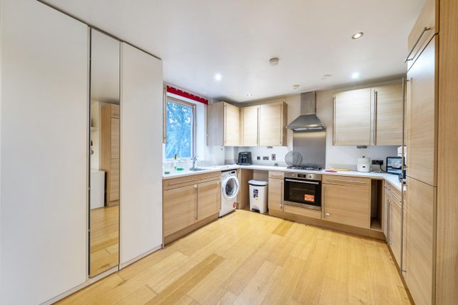 Douglas Close, Stanmore photo 2
