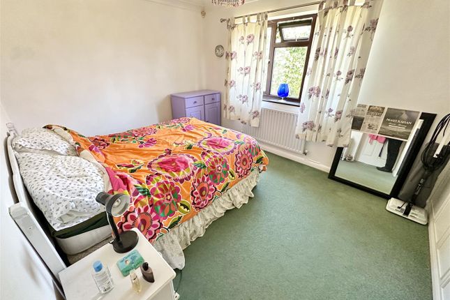 20, Saxmundham Way, Clacton-On-Sea photo 4