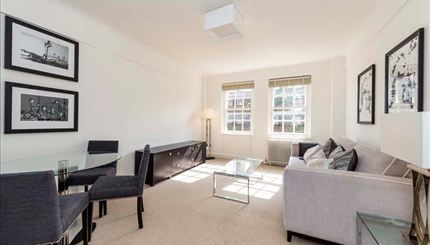 Flat to rent in Fulham Road, London