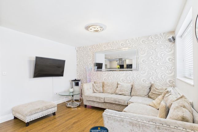 14a, Hasilwood Square, Coventry photo 2