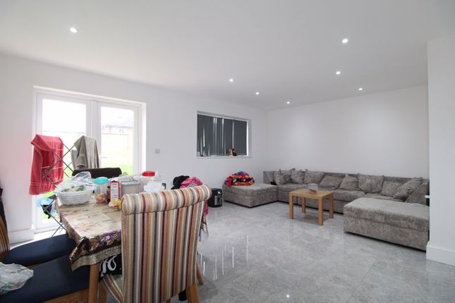 130, Wingate Road, Luton photo 3
