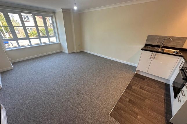 Flat 5, 39, Botley Road, Park Gate photo 2
