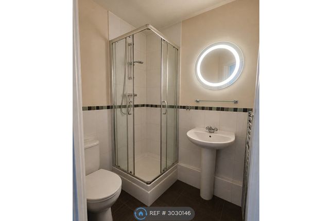 Flat, Anemone Court Enstone Road, Enfield photo 4