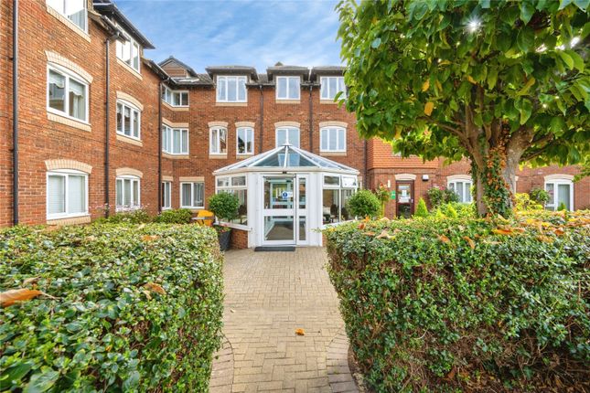 5, Laburnum Court, Leighton Buzzard photo 2