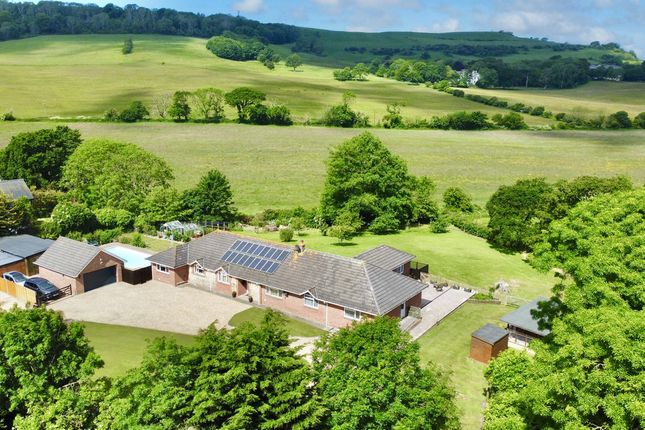 Thumbnail Bungalow for sale in West Street, Isle Of Wight