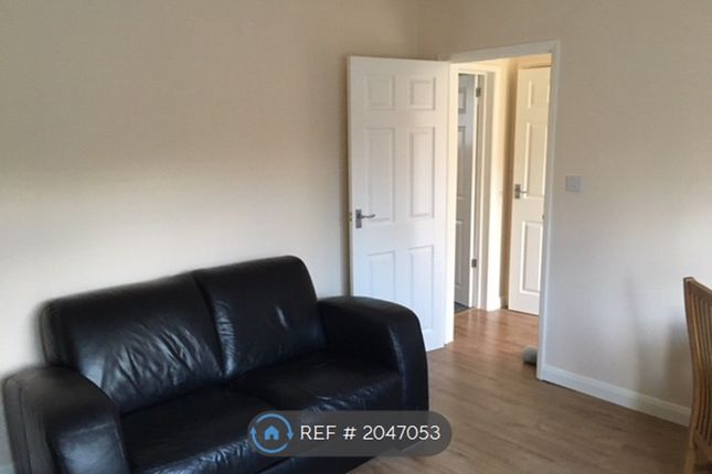 Flat to rent in Temple Hill, Dartford
