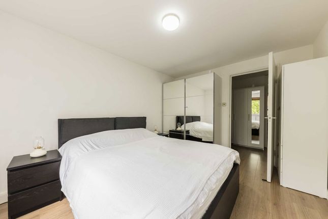 19, Anstice Close, London photo 4