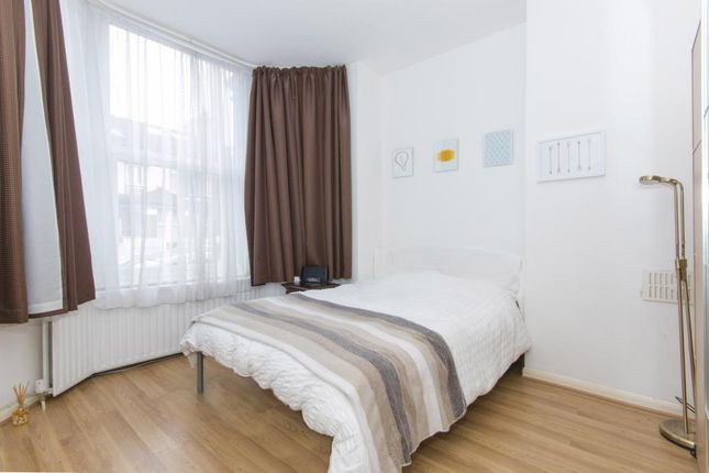 Flat A, 7, Foulser Road, London photo 4