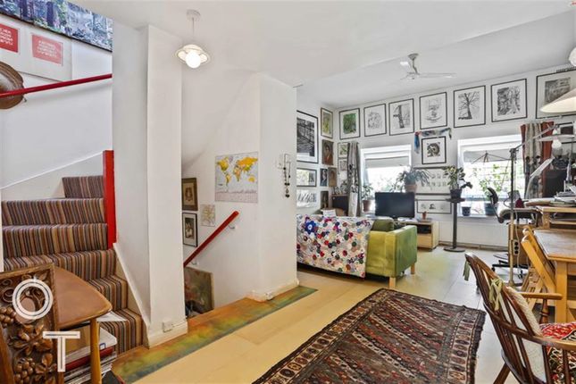 Thumbnail Town house for sale in Camden Mews, London