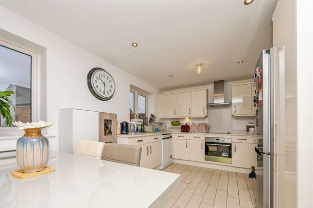 7, Arrow Way, Alcester photo 2