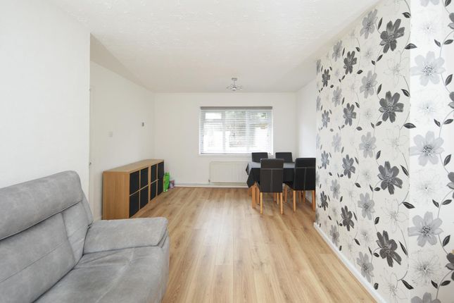 44, Chilvers Grove, Kingshurst photo 2