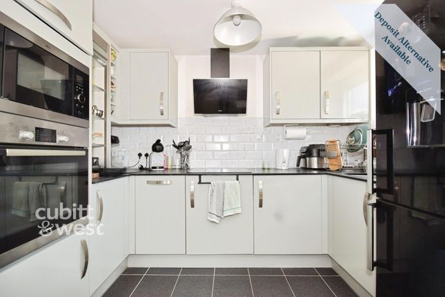 102, Page Court, Crawley photo 2