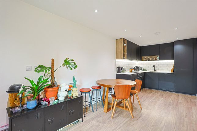 1-bed flat on Flat 24, Farington House, 8, East Drive, Colindale, £400,000