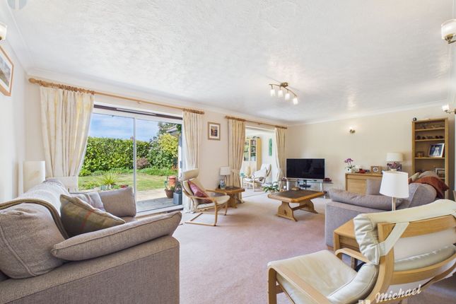 26 King Edward Avenue, Aylesbury photo 2