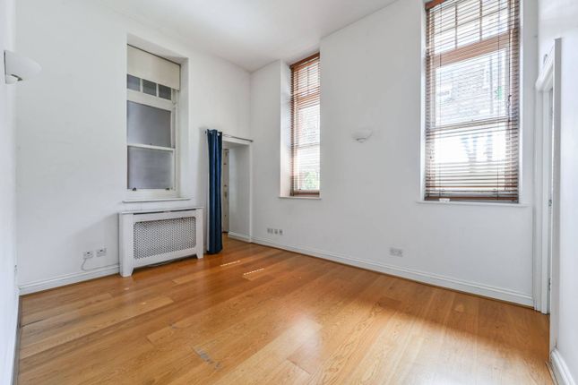 Thumbnail Flat to rent in Clapham Road, Oval, London