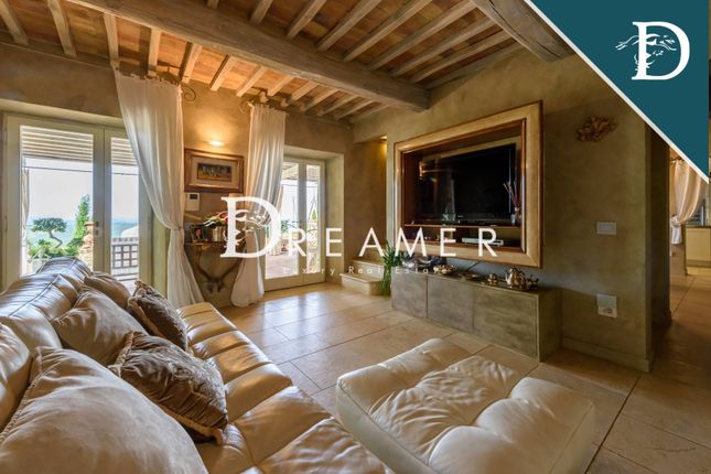Villa for sale in Localita Podere Salicutti, Montalcino, Toscana