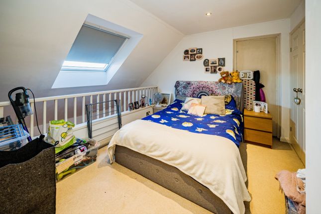 Flat for sale in Cobb Close, Slough