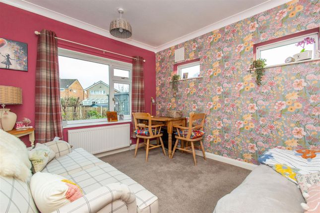 19, Kelmscott Garth, Leeds photo 4