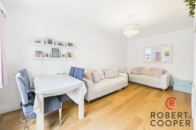 302, Woodlands Avenue, Eastcote photo 4
