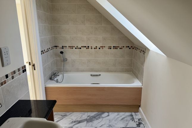 26, Grange Road, Addlestone photo 5