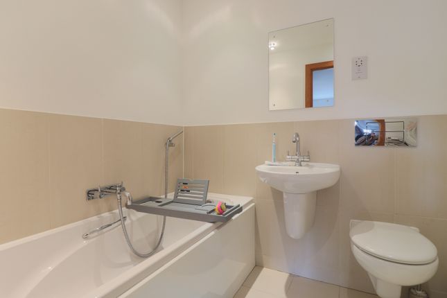 6 Weir Court, Barton Mill Road, Canterbury photo 5