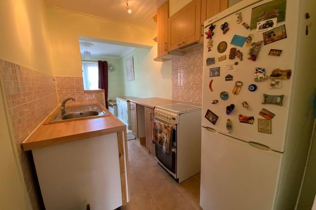28 Woodcote Avenue, Elm Park, Hornchurch photo 4