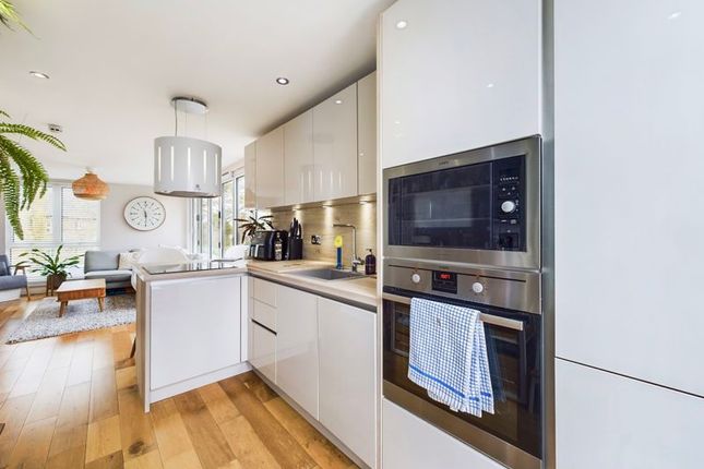 Flat for sale in Coulsdon Road, Caterham