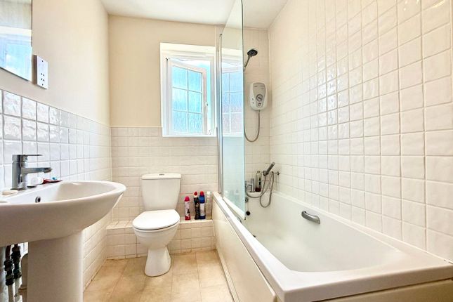 22, Horsecroft Way, Reading photo 4