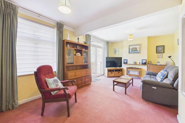 73, Hawthorne Avenue, Ruislip photo 2