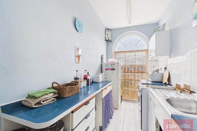 Flat 2, 14, St Nicholas Street, Scarborough photo 4