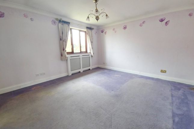 Detached house to rent in Oak Hill Road, Stapleford Abbotts, Romford
