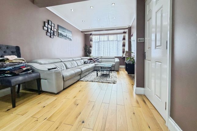 121, Wentworth Road, Southall photo 4